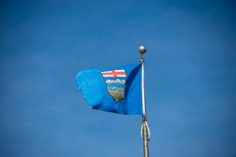 Tribunal autoriza retoma da verificação de assinaturas em Alberta
