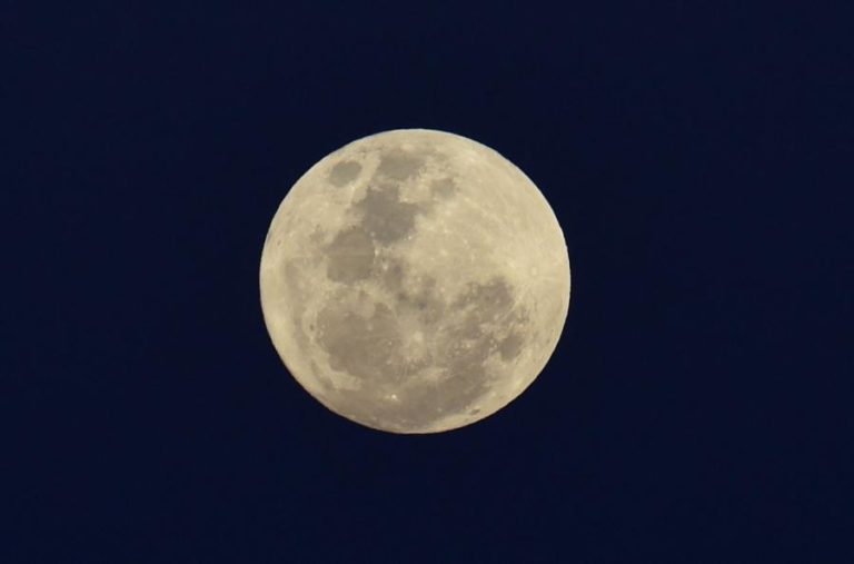 Trump promete que Humanidade voltará a pisar a Lua antes do fim do seu mandato