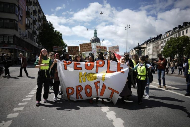 Cerca de 10 mil pessoas manifestam-se na Suécia pelo clima a menos de um mês das eleições