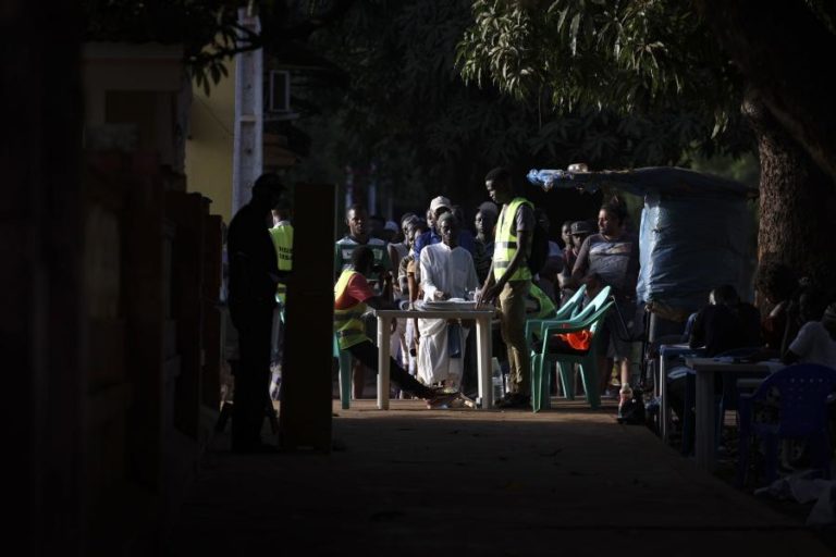 Fraca afluência marca início de votação para referendo constitucional na Guiné-Bissau