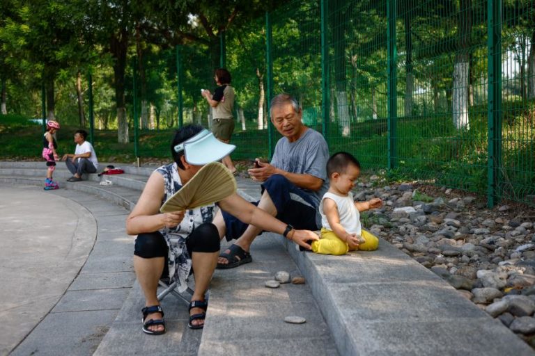 Calor extremo afeta quase 79% dos idosos pobres de Hong Kong — inquérito