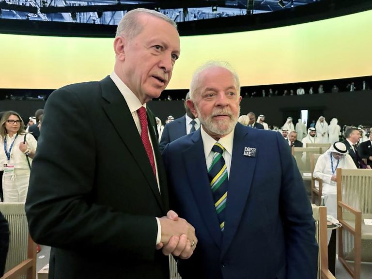 Lula diz a Erdogan que quer ampliar cooperação Brasil-Turquia no setor da defesa