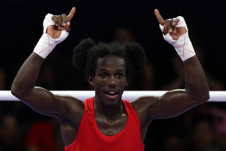 Cabo Verde condecora pugilista David de Pina com Medalha de Mérito de Primeira Classe