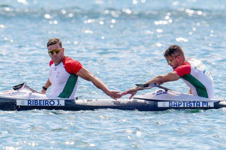 Vice-campeões João Ribeiro e Messias Baptista na final K2 500 nos Mundiais de Canoagem