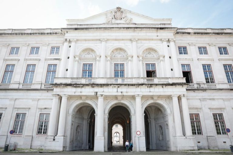 Palácio da Ajuda recebe em depósito retrato de rei Luís I para exposição permanente