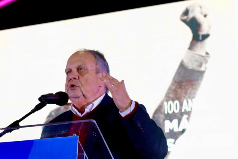 João Soares diz na Universidade de Verão do PSD que comparar Carneiro a Ventura “é uma indecência”