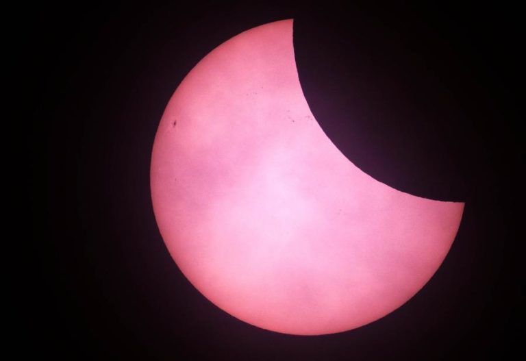 Proteção Civil pede comportamentos adequados durante observação do eclipse