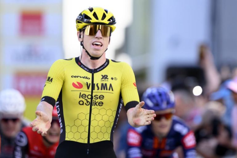 Britânico Matthew Brennan vence segunda etapa da Vuelta, Pogacar segue na frente