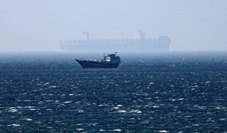 EUA desmentem Teerão e afirmam que nenhum navio colidiu com minas em Ormuz