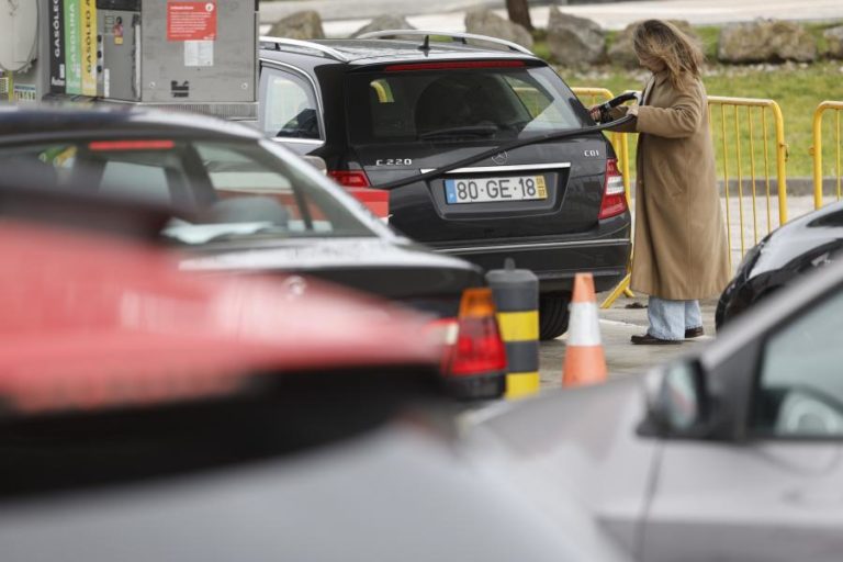Litro de gasóleo deve baixar 6 cêntimos e da gasolina subir 1 na próxima semana – Anarec