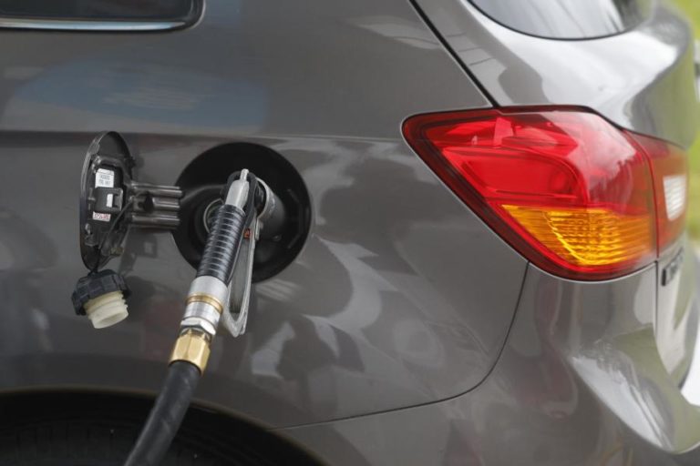 Portugal e 5 países pedem imposto na UE sobre lucros extraordinários das petrolíferas