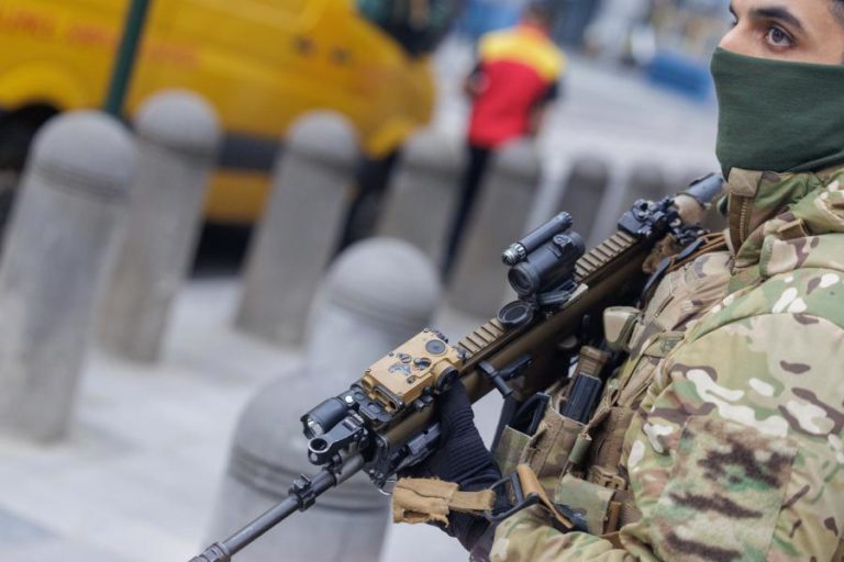 Bélgica mobiliza militares e polícias em resposta à onda de tiroteios em Bruxelas