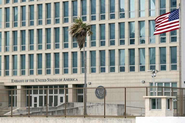EUA suspendem temporariamente marcações para vistos de imigrante