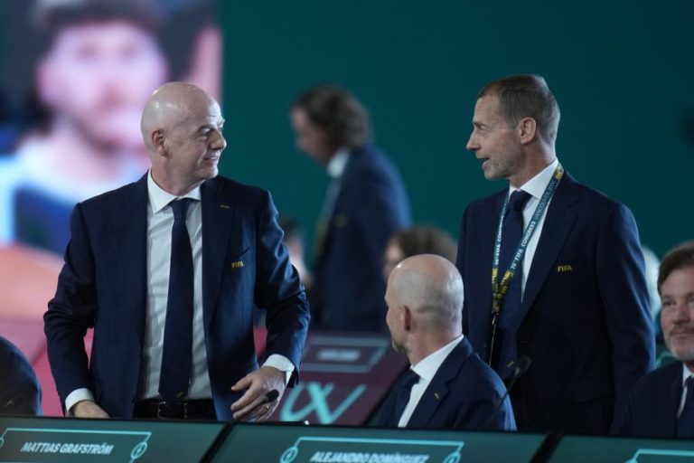 Líder da UEFA não concorre à presidência da FIFA mas pede demissão de Infantino