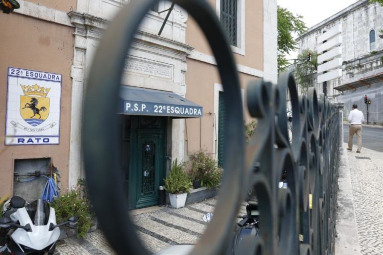 Ministério Público tem mais seis meses para investigar tortura na esquadra do Rato