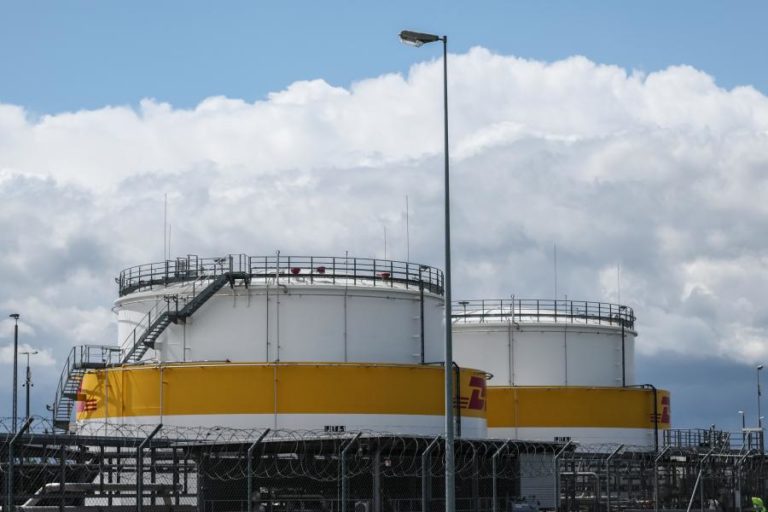 Irão: Brent cai mais de 3% e volta a negociar abaixo dos 90 dólares