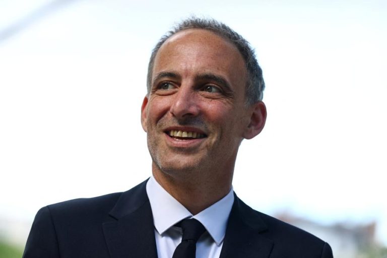 Eurodeputado Raphael Glucksmann anuncia candidatura às eleições presidenciais de França