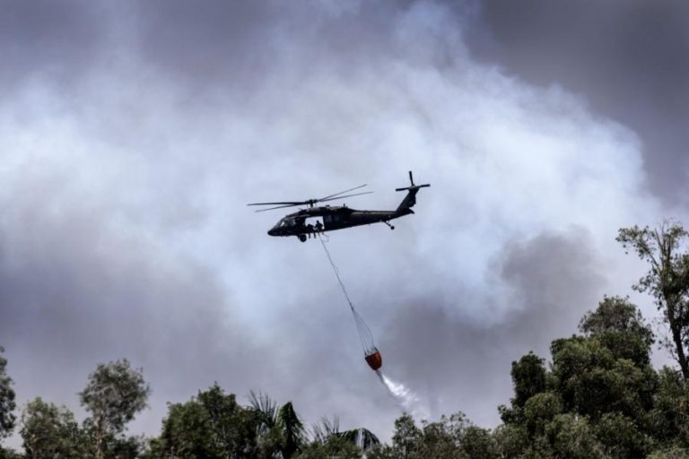 Incêndio florestal no oeste dos EUA obriga à retirada de 40 mil pessoas
