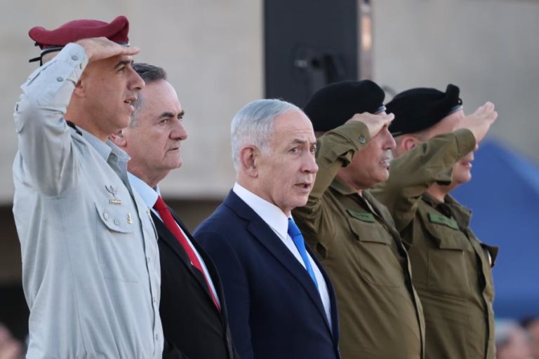 Reservistas israelitas preferem votar em opositor de Netanyahu, segundo sondagem