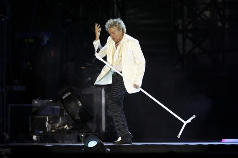 Rod Stewart cancela concertos nos EUA após operação ao coração aos 81 anos