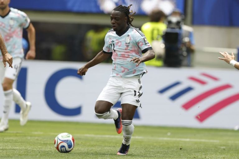 Jéremy Doku renova com o Manchester City até 2031