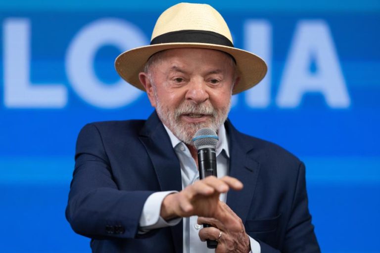 Lula diz a Erdogan que quer ampliar cooperação Brasil-Turquia no setor da defesa
