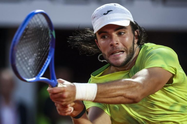 Tenista Jaime Faria conquista primeira vitória num Masters 1.000