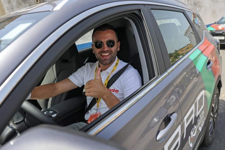 Volta: Rúben Guerreiro estreia-se no carro sem perder ânsia de integrar pelotão