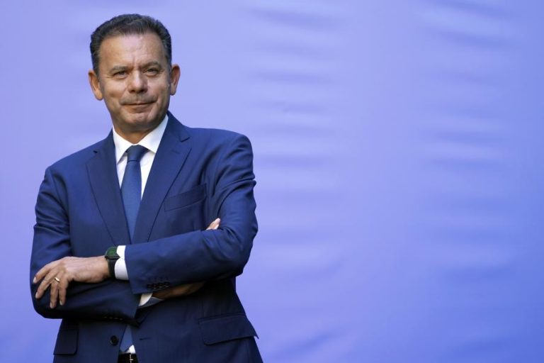 Montenegro encara com “toda a naturalidade” reparos do PR
