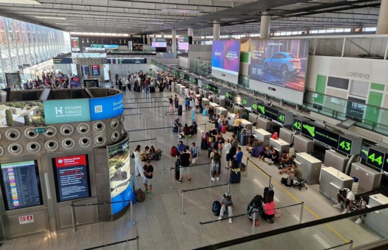 Itália prolonga por mais 15 dias suspensão de acordo de Schengen com Espanha