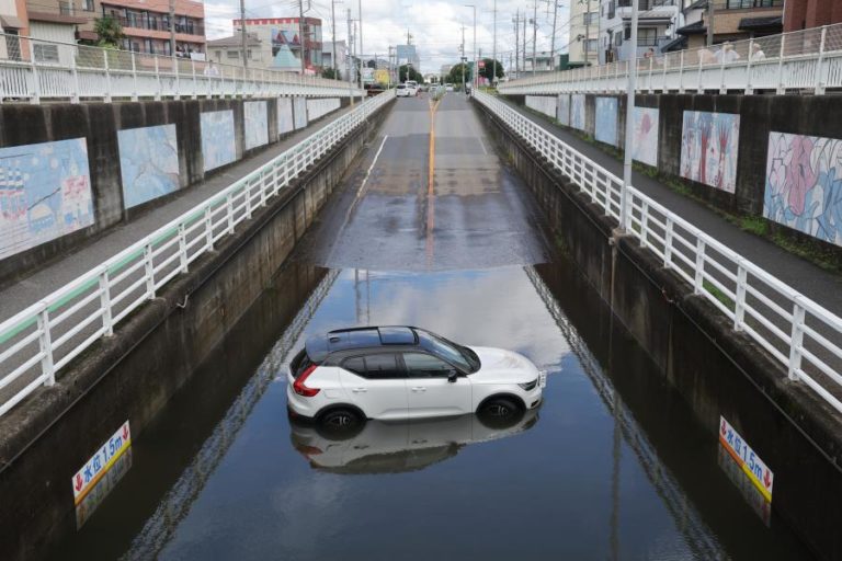 Número de mortos no Japão após chuvas torrenciais e inundações sobe para nove