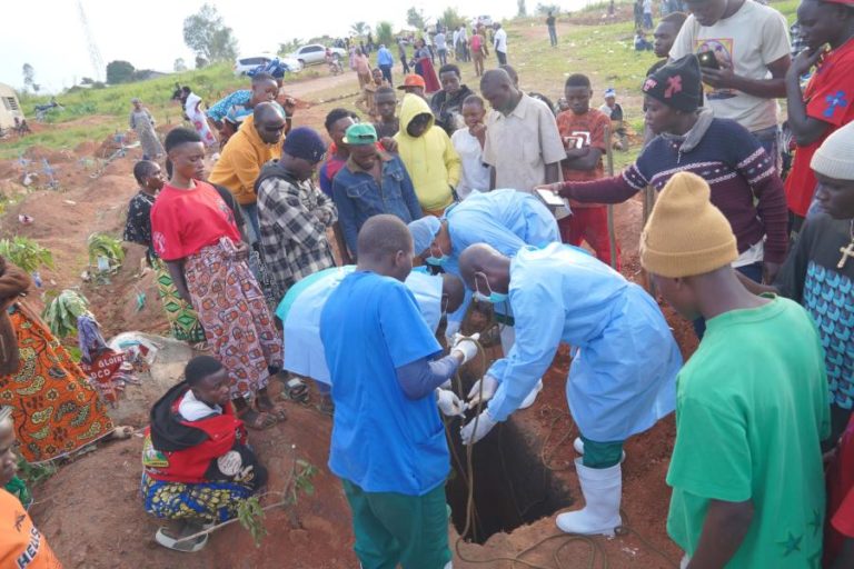 Ébola: MSF alerta para falta de apoio adequado às comunidades na RDCongo