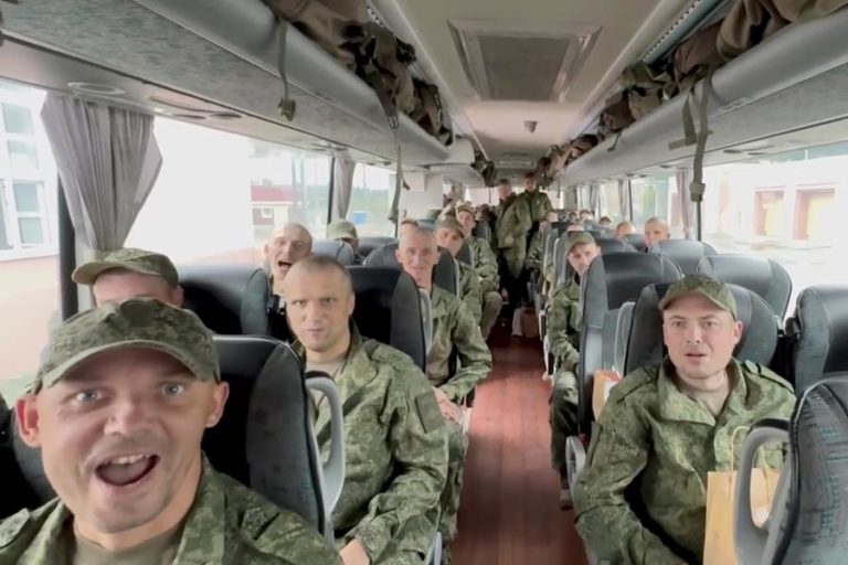 Kiev e Moscovo trocam 103 prisioneiros de guerra de cada lado