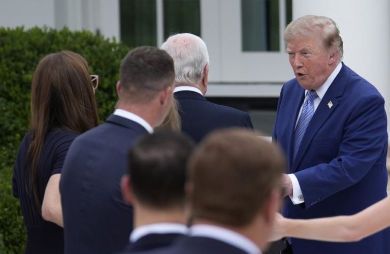 Trump diz que Irão está “em colapso total” antes do anúncio de sanções económicas