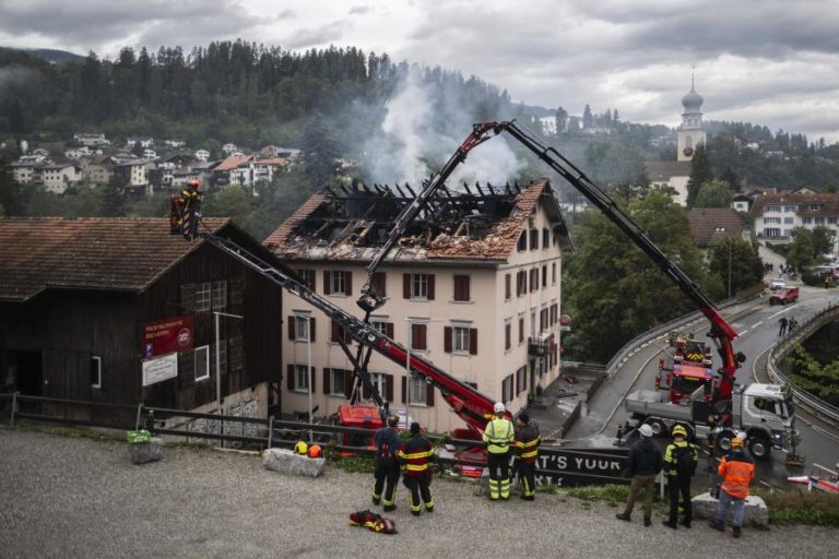 MNE confirma morte de portuguesa em incêndio num restaurante na Suíça