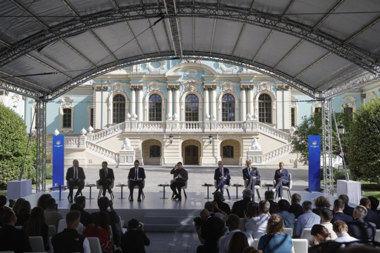 Coligação da boa vontade reúne-se em Kiev no Dia da Independência da Ucrânia