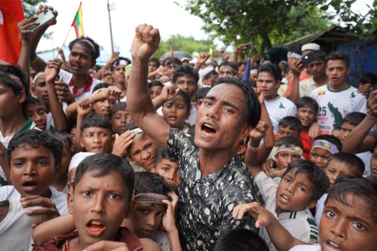 Dezenas de milhares de rohingya protestam contra falta de condições em Myanmar