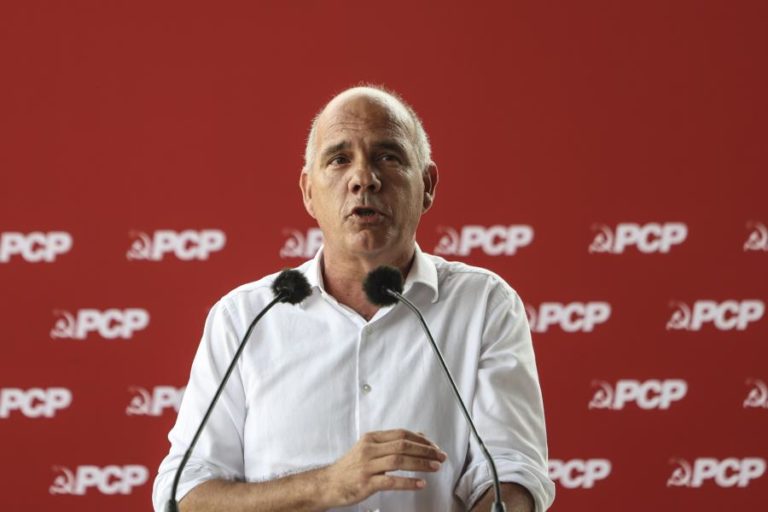 Raimundo acusa governo de fazer negócio com privados com dinheiro público na ferrovia