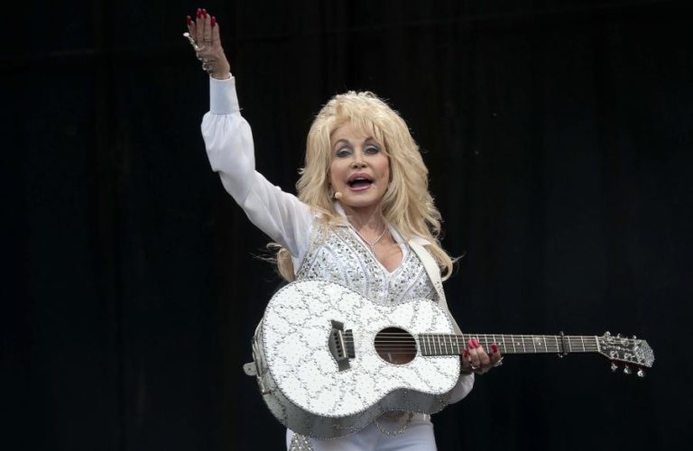 Cantora e compositora norte-americana Dolly Parton morre aos 80 anos