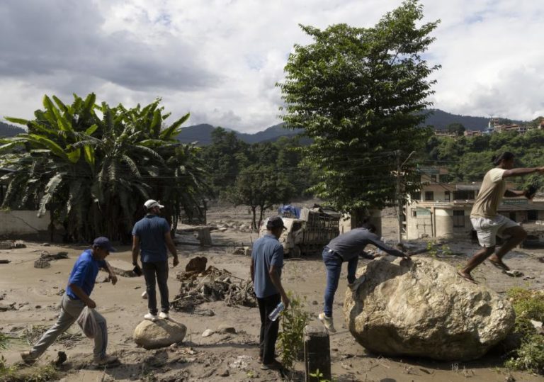 China eleva para mais de 550 número de desaparecidos no Tibete após enxurradas