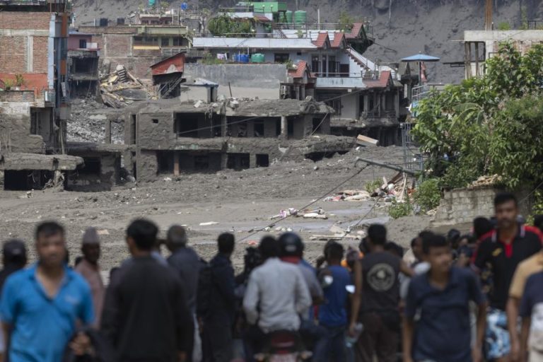 Enxurrada no Nepal faz 98 mortos e centenas de desaparecidos incluindo portuguesa