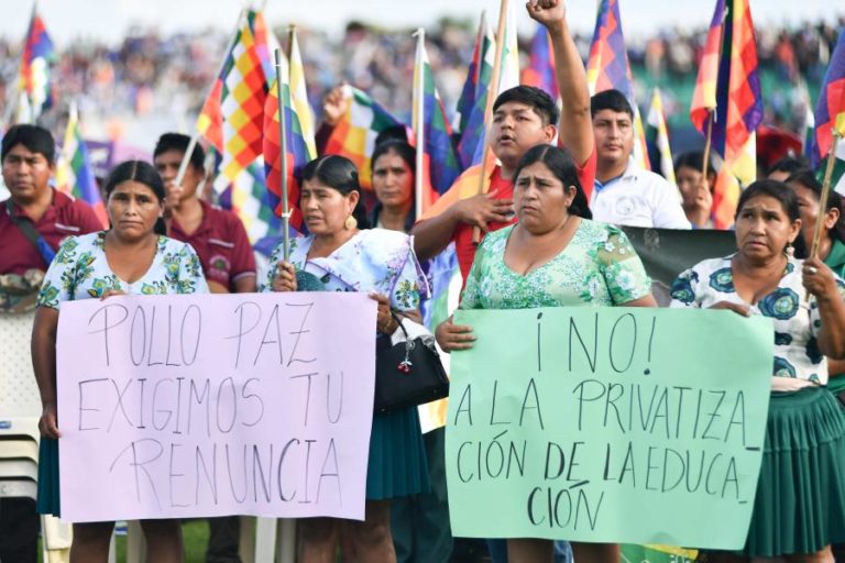 Agricultores e polícia voltam aos confrontos na Bolívia após dois meses