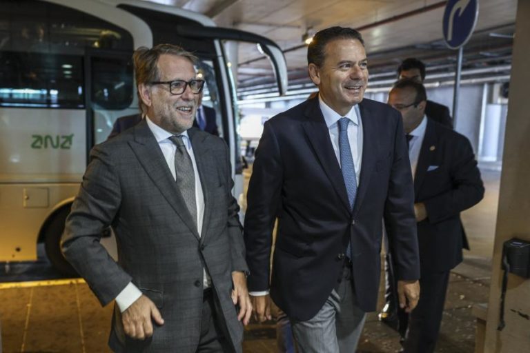 Primeiro-ministro reitera confiança no ministro da Administração Interna