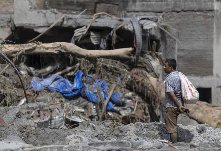Caos e medo nas imediações da zona da tragédia no Nepal
