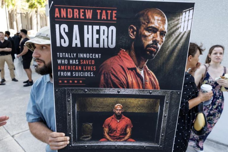 Juiz nos EUA adia decisão sobre fiança dos influenciadores Andrew e Tristan Tate