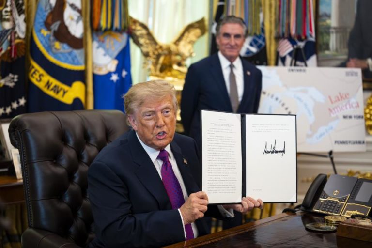 Trump assina ordem executiva renomeando Lago Ontário como “Lago América”