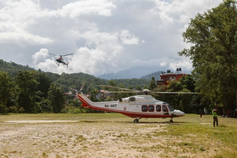 Equipas tentam salvar mais de 100 trabalhadores presos em túnel no Nepal