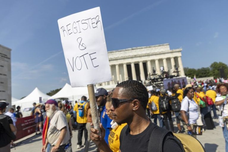 Milhares marcham em Washington pelo direito de voto antes das intercalares