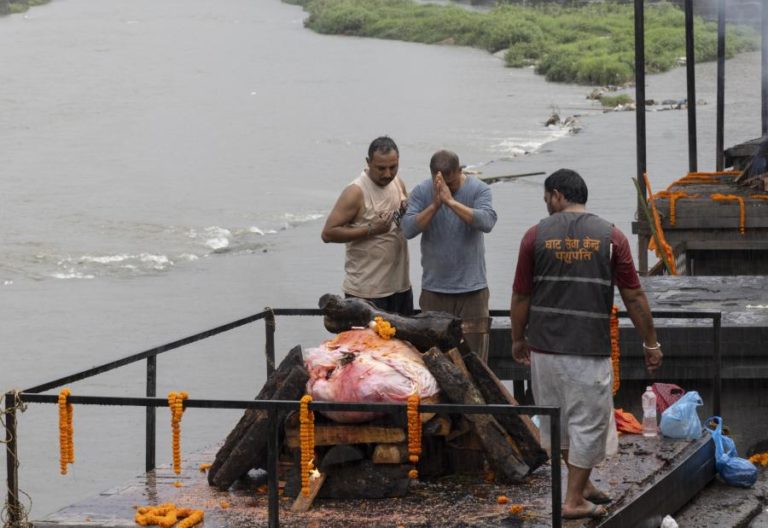 Balanço provisório sobe para 676 mortos nos dois lados da fronteira Nepal-Tibete
