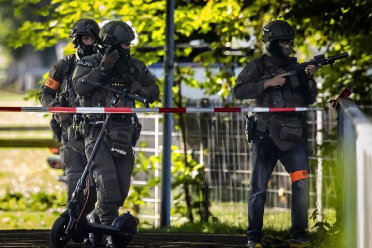 Polícia suíça mobilizada para localizar quem matou jovem em ‘rave’ e feriu cinco pessoas
